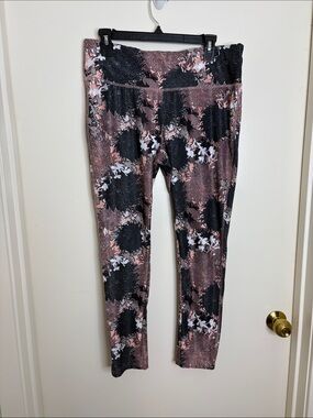Women's Floral Print Workout Pants - Pink & Black